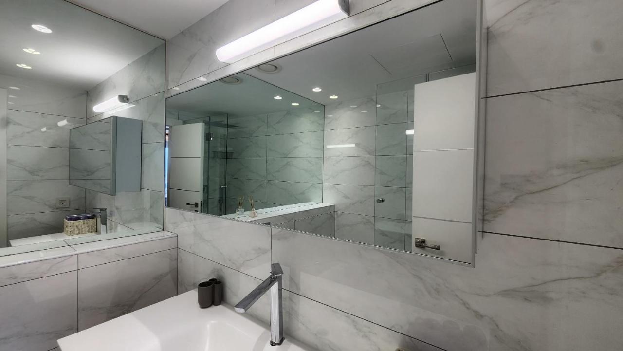 Apartment Modern 2br Amazing Sea View W/parking By Holyguest